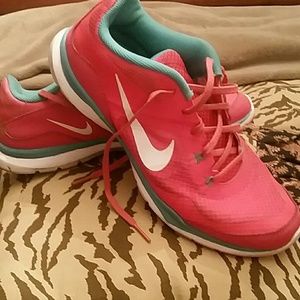 Nike tennis shoes